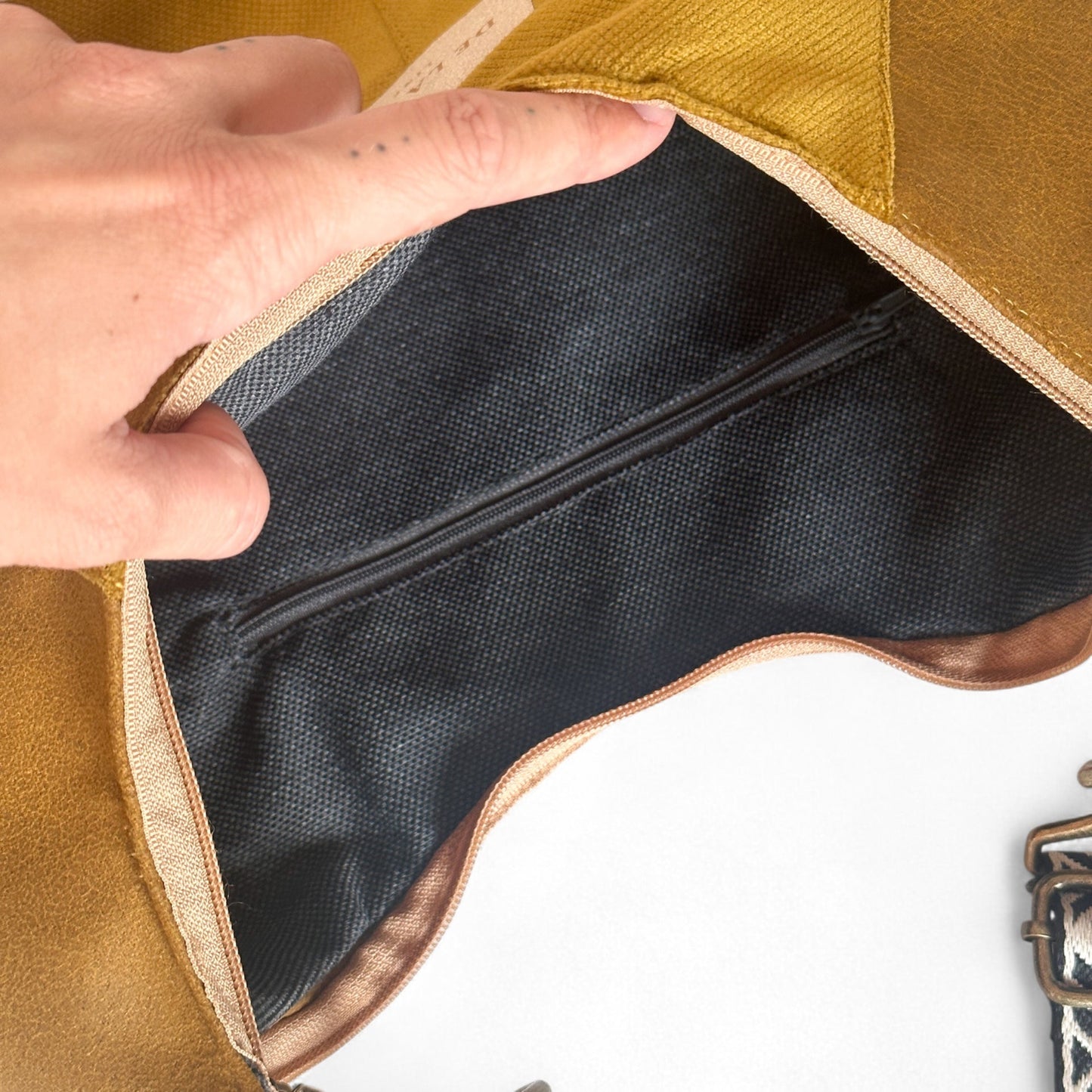 Große Schultertasche Limited Edition OLIVE