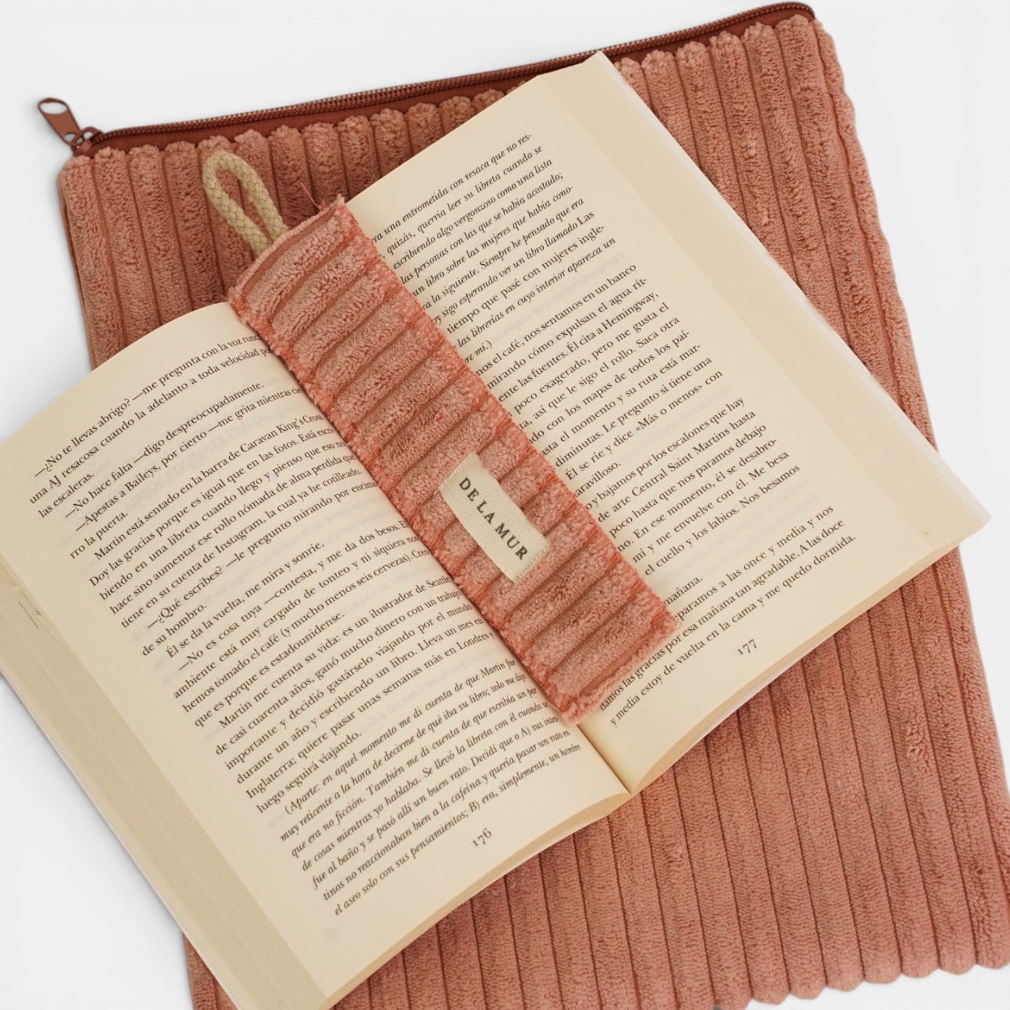 Boekcover met Boekenlegger CREPE
