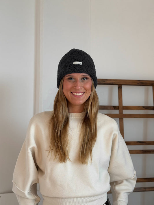 Muts, wintermuts De La Mur Line, bijpassende Teddy Sjaals, zwart