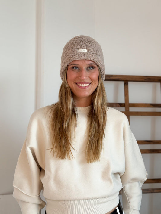 Muts, wintermuts De La Mur Line, bijpassende Teddy Sjaals, beige